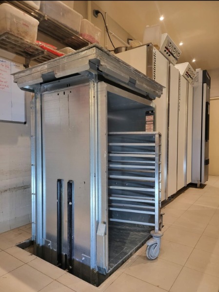 Installation de monte plat